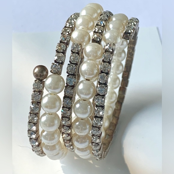 🐝 Bundle🐝 NWOT 2 Faux Pearl & Rhinestone Stretch & Wrap Bracelets - Picture 7 of 13
